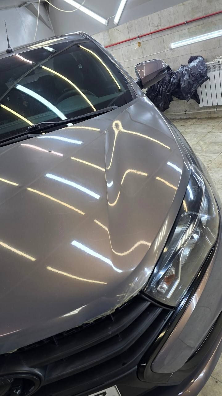 Капот Lada Vesta после оклейки