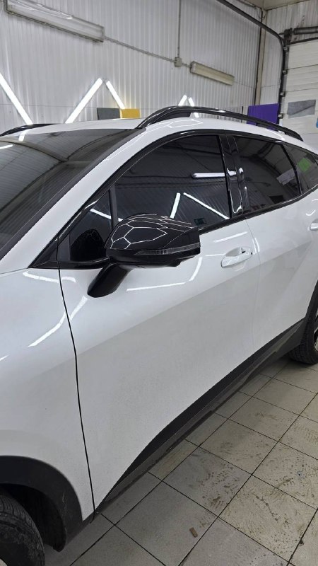 Боковые стёкла автомобиля с тонировкой